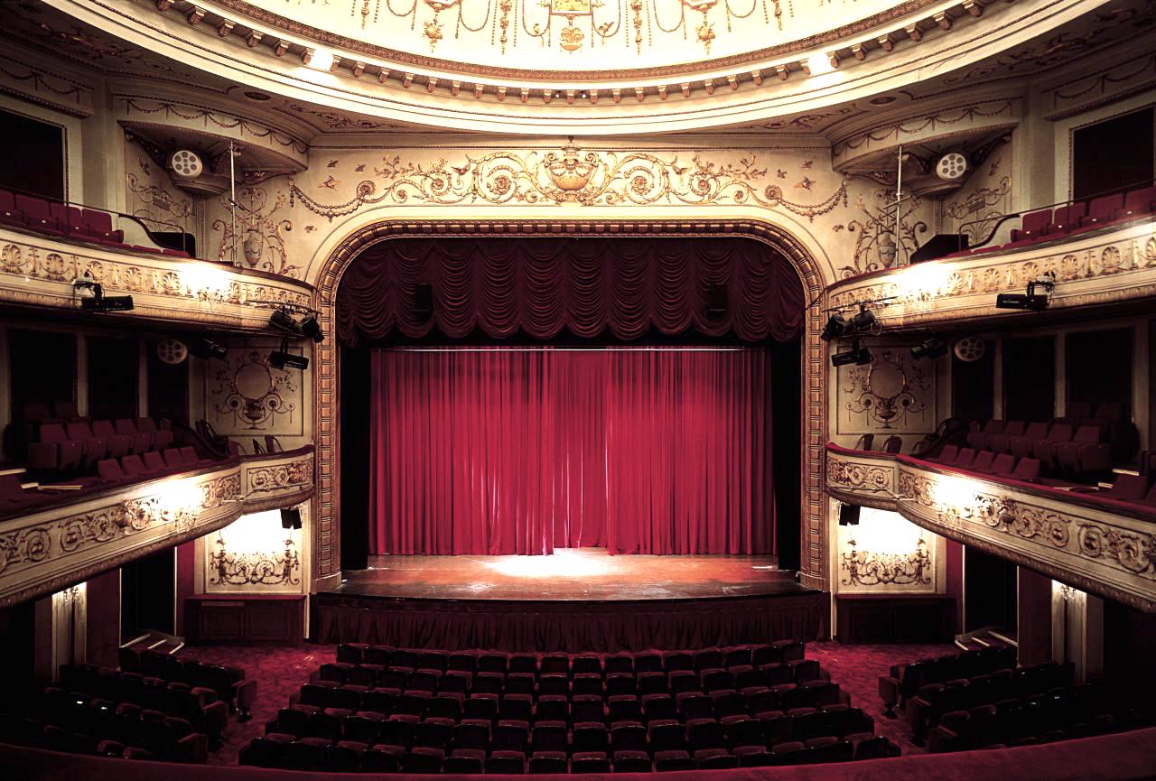 Theater de. Театр Мариньи в Париже. Сцена театра. Театральная сцена. Зрительный зал в театре.